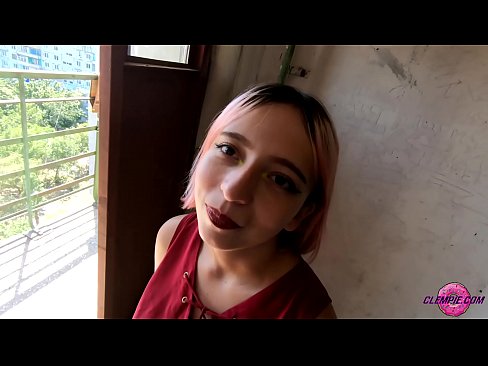 ❤️ סענסואַל תּלמיד סאַקס אַ פרעמדער אין די אָוטבאַקק - מיט זיין פּנים ❤ פאקינג ווידעא ביי אונדז ❤